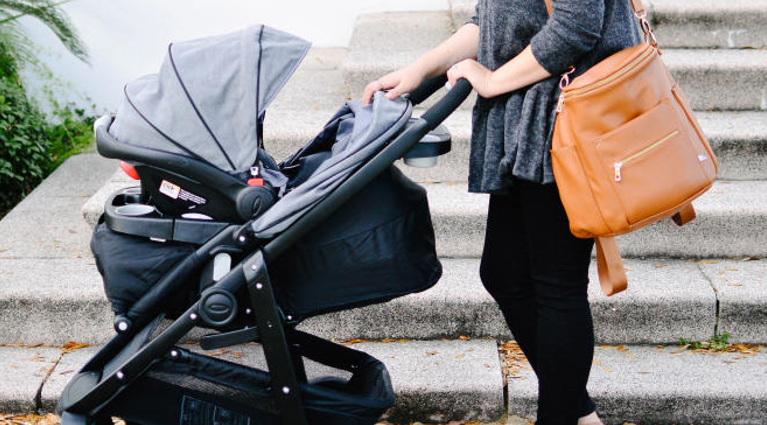 5 Reasons You Need to Get Yourself Diaper Bags When Going for a Walk